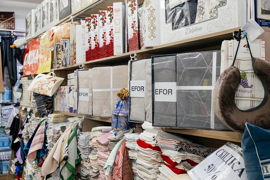 От халатов до комплектов белья от поставщика IKEA: в Челнах работает масштабный магазин текстиля
